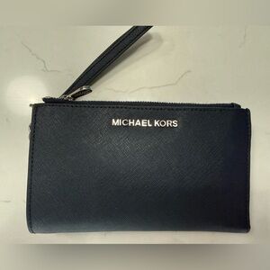 Michael Kors Jet Set Travel Signature Logo Smartphone Wallet